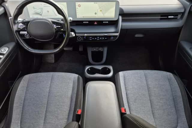 Hyundai Ioniq 5 (2023) thumbnail 2