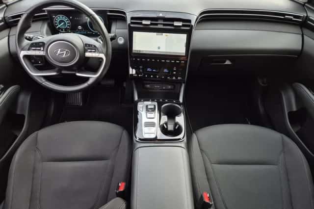 Hyundai Tucson (2022) thumbnail 2