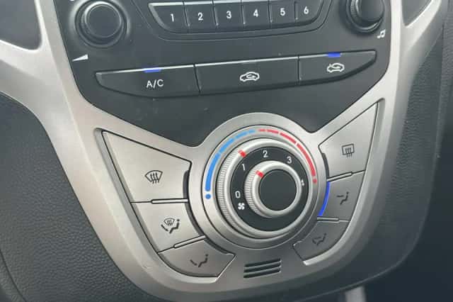 Hyundai ix20 (2011) thumbnail 4