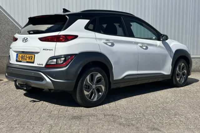 Hyundai Kona (2021) thumbnail 3