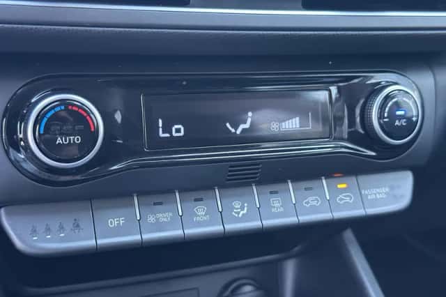 Hyundai Kona (2021) thumbnail 4