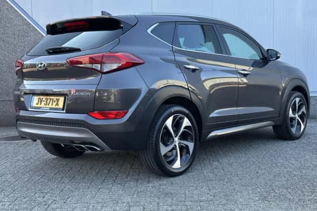 Hyundai Tucson (2016) thumbnail 3