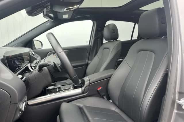 Mercedes-Benz GLA (2022) thumbnail 6