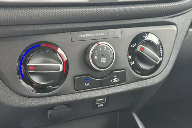 Hyundai i10 (2022) thumbnail 4