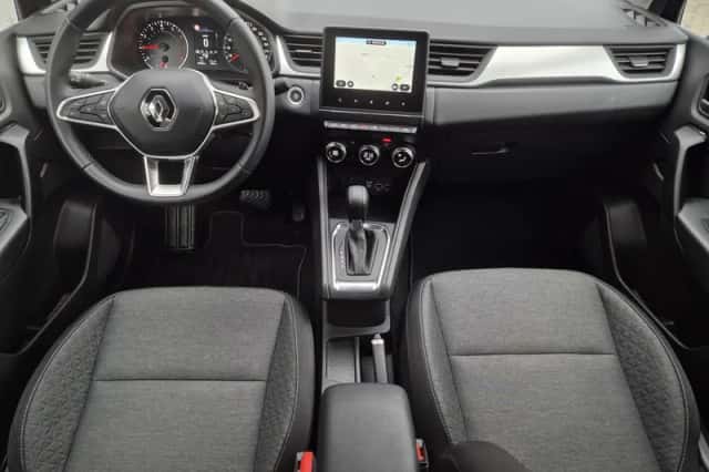 Renault Captur (2023) thumbnail 2