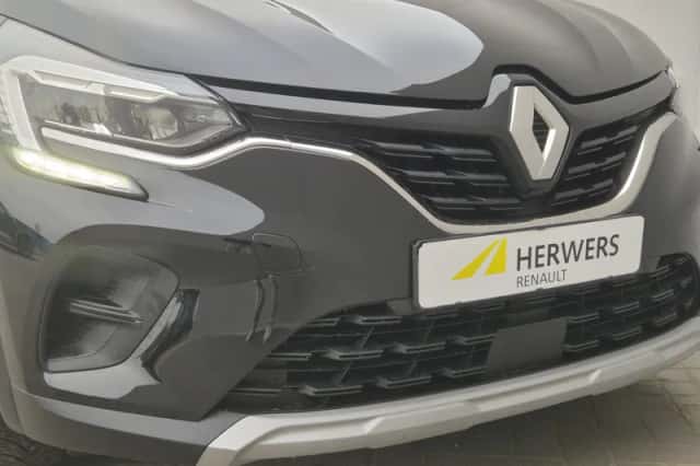 Renault Captur (2023) thumbnail 31