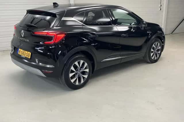 Renault Captur (2021) thumbnail 3