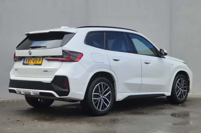 BMW X1 (2024) thumbnail 3