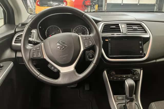 Suzuki S-Cross (2019) thumbnail 2