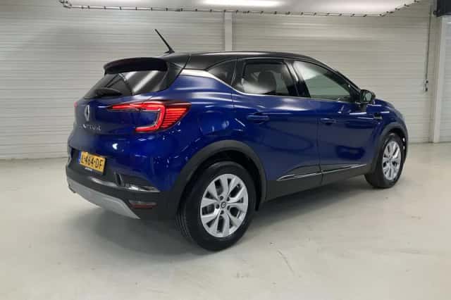 Renault Captur (2021) thumbnail 3