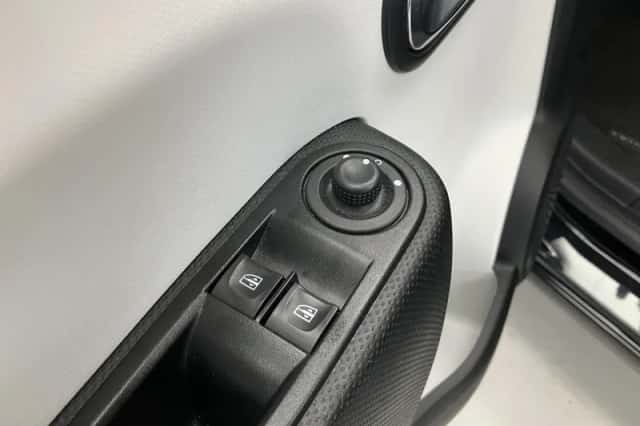 Renault Twingo (2017) thumbnail 28