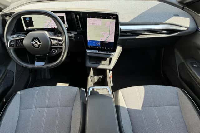 Renault Mégane E-Tech (2023) thumbnail 2