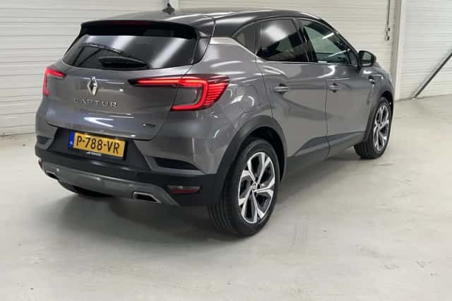 Renault Captur (2022) thumbnail 3