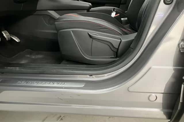 Renault Captur (2022) thumbnail 6