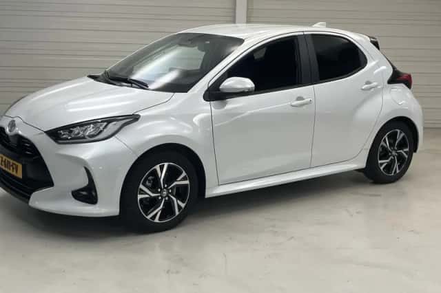 Toyota Yaris (2024) thumbnail 3