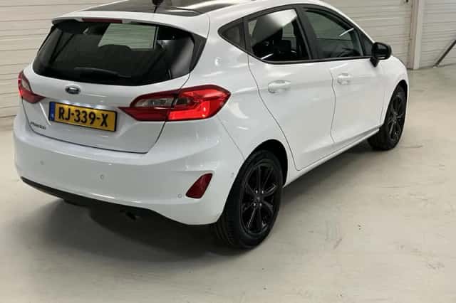 Ford Fiesta (2017) thumbnail 3