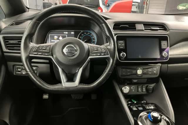 Nissan Leaf (2021) thumbnail 2