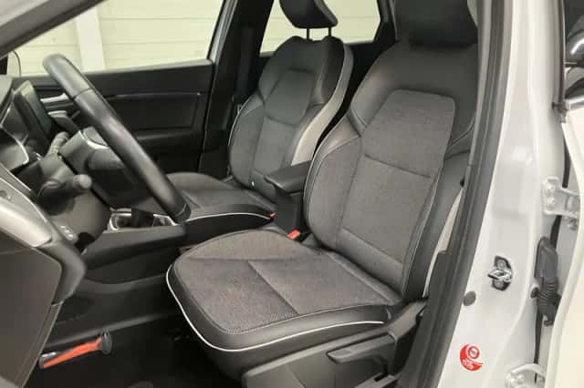 Renault Captur (2021) thumbnail 6