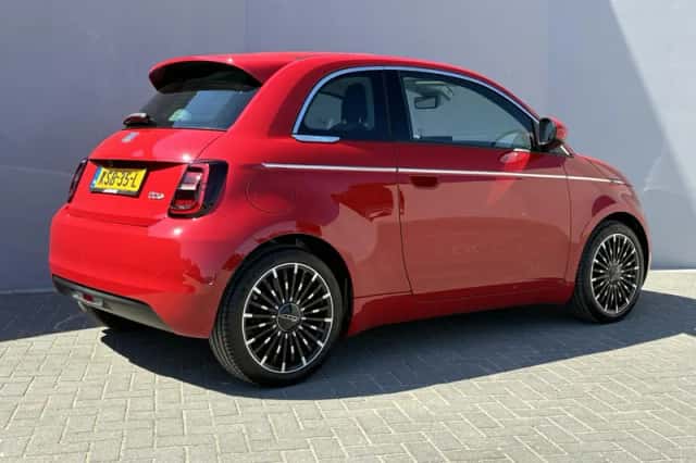 Fiat 500 (2024) thumbnail 3