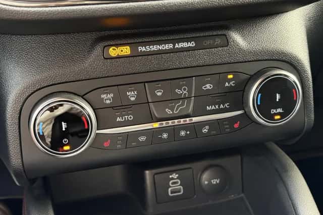 Ford Kuga (2023) thumbnail 4