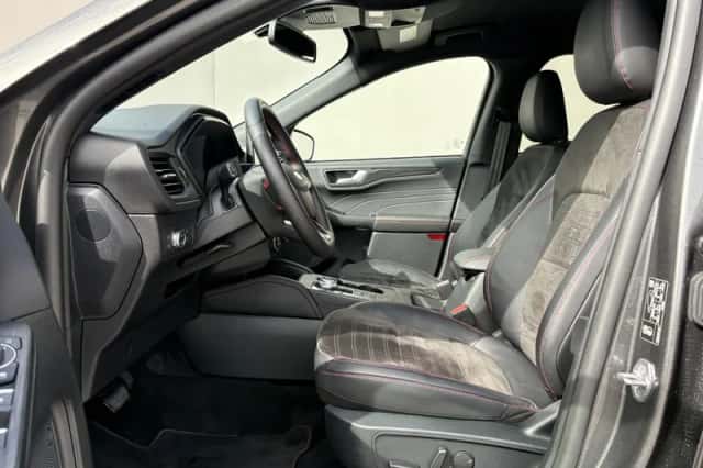 Ford Kuga (2023) thumbnail 6