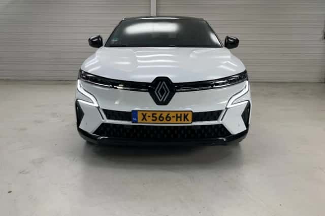 Renault Mégane E-Tech (2023) thumbnail 4
