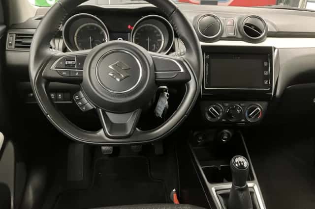 Suzuki Swift (2021) thumbnail 2