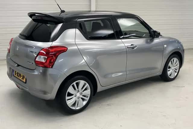 Suzuki Swift (2021) thumbnail 3