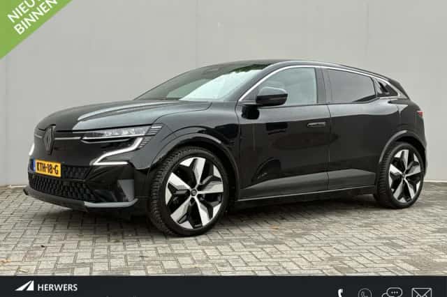 Renault Mégane E-Tech (2022) thumbnail 1