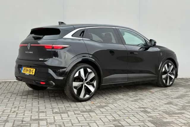 Renault Mégane E-Tech (2022) thumbnail 3