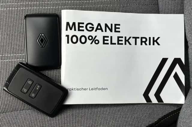 Renault Mégane E-Tech (2022) thumbnail 5