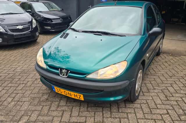 Peugeot 206 (1999) thumbnail 1