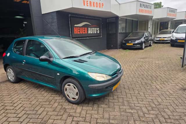 Peugeot 206 (1999) thumbnail 3