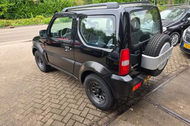 Suzuki Jimny (2001) thumbnail 4
