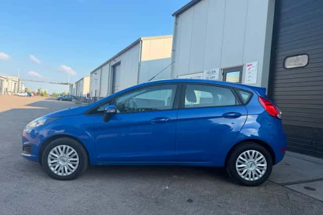 Ford Fiesta (2012) thumbnail 3
