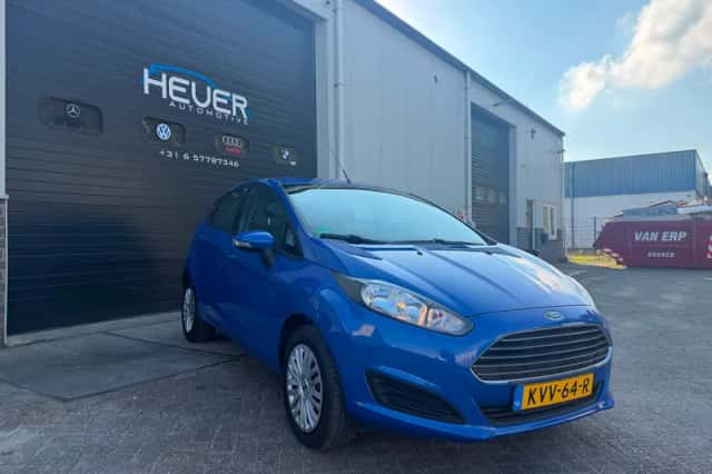 Ford Fiesta (2012) thumbnail 4