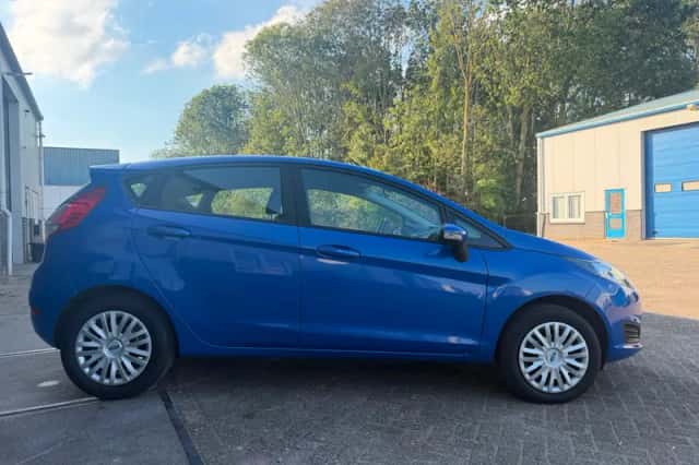 Ford Fiesta (2012) thumbnail 6