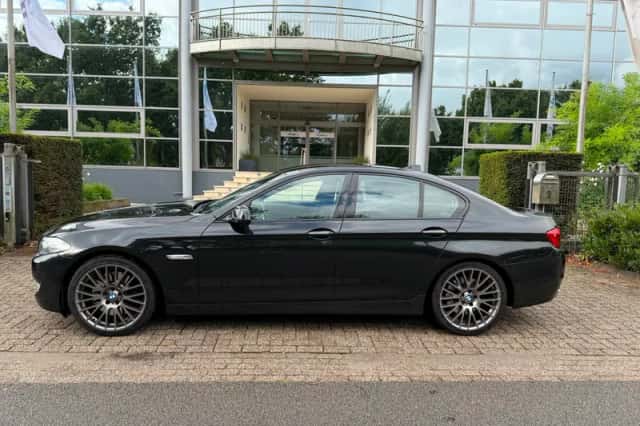 BMW 5-Serie (2010) thumbnail 2