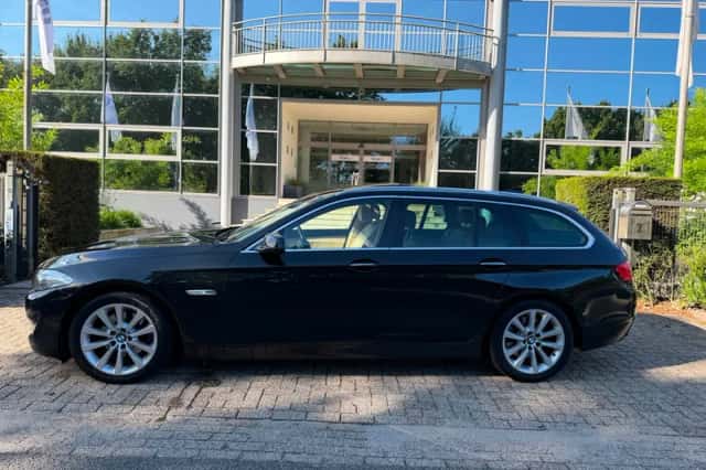 BMW 5-Serie (2011) thumbnail 2