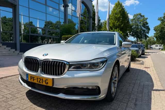 BMW 7-Serie (2016) thumbnail 1