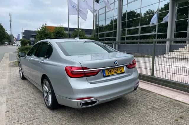 BMW 7-Serie (2016) thumbnail 3