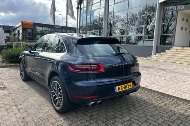 Porsche Macan (2017) thumbnail 3