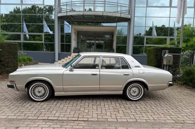 Toyota Crown (1977) thumbnail 2