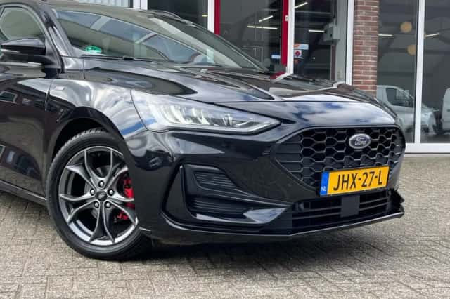 Ford Focus (2022) thumbnail 2