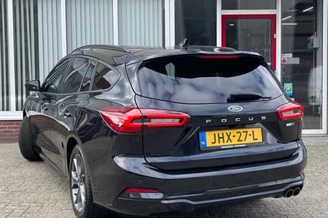 Ford Focus (2022) thumbnail 3