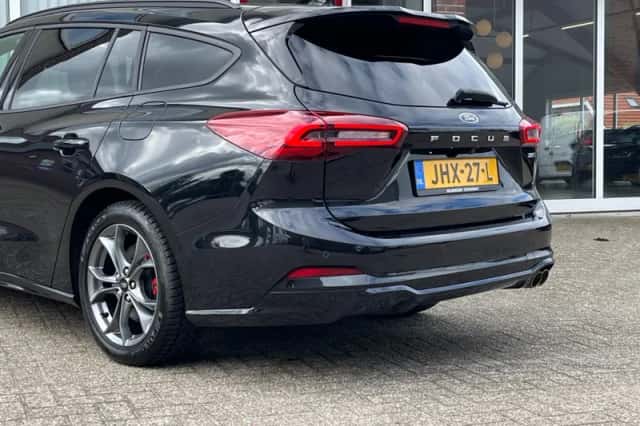 Ford Focus (2022) thumbnail 4