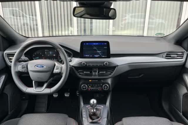 Ford Focus (2022) thumbnail 5