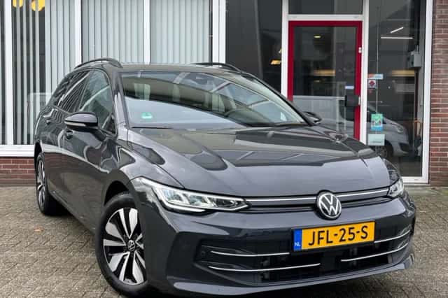 Volkswagen Golf (2024) thumbnail 1