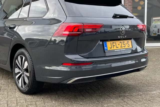 Volkswagen Golf (2024) thumbnail 4