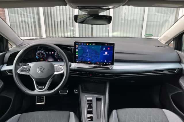 Volkswagen Golf (2024) thumbnail 5